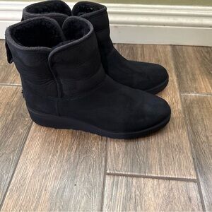 UGG Cory Bootie Womens US 9 Black Boots Genuine Shearling Slip On